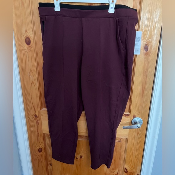 Athleta Venice Pintuck Maroon Pant - Picture 2 of 6